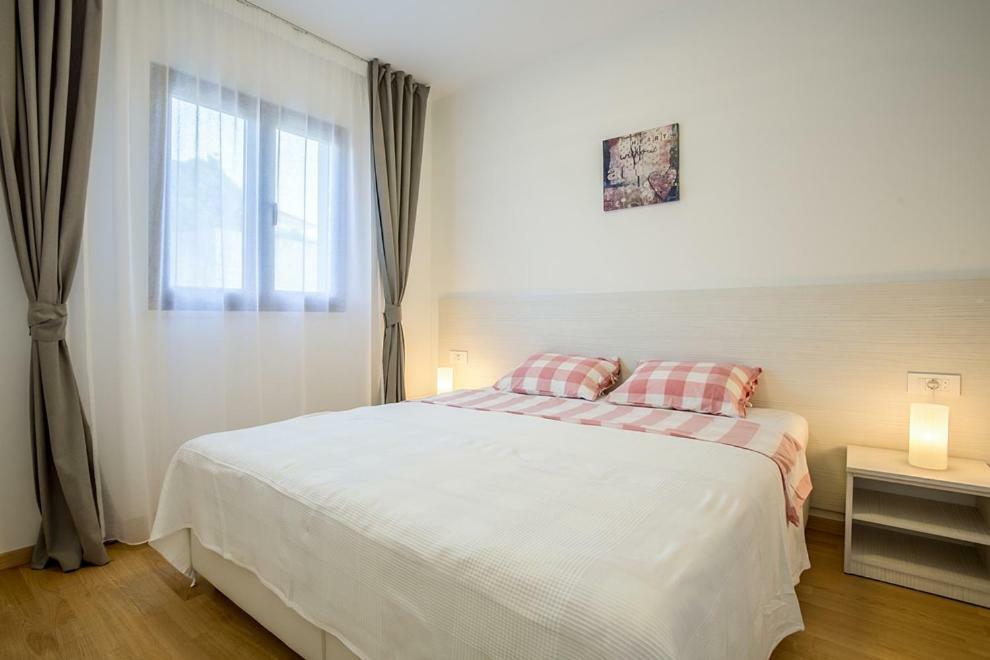 Apartments Jelena Ražanj Buitenkant foto